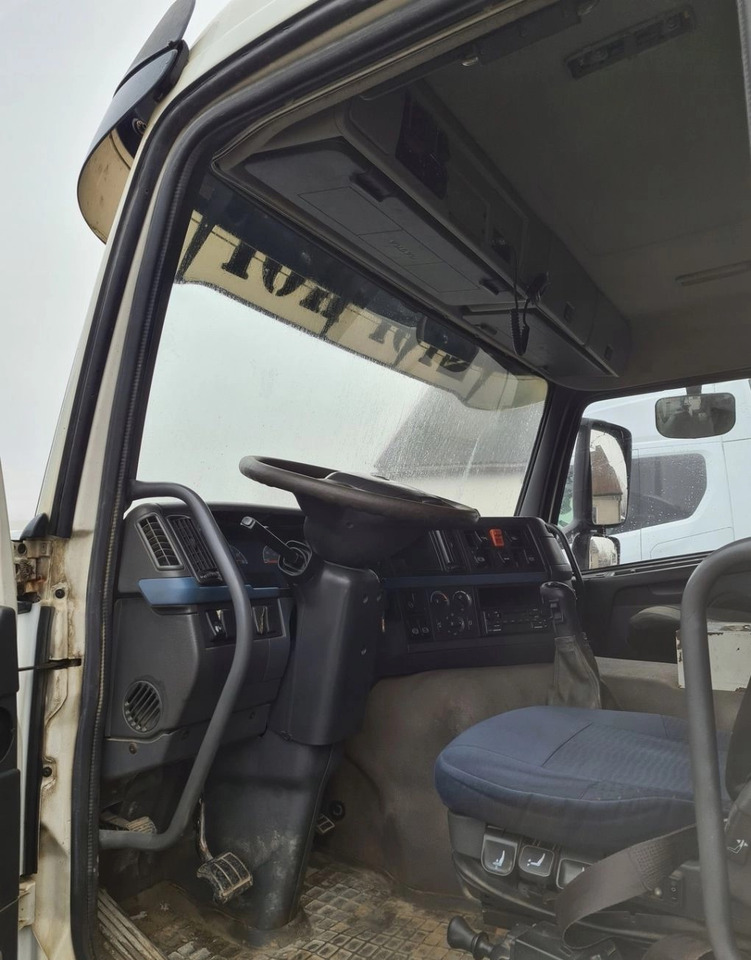 Cabine KOMPLETNA NISKA KRÓTKA DZIENNA VOLVO FM 13: photos 7 Cabine KOMPLETNA NISKA KRÓTKA DZIENNA VOLVO FM 13: photos 7