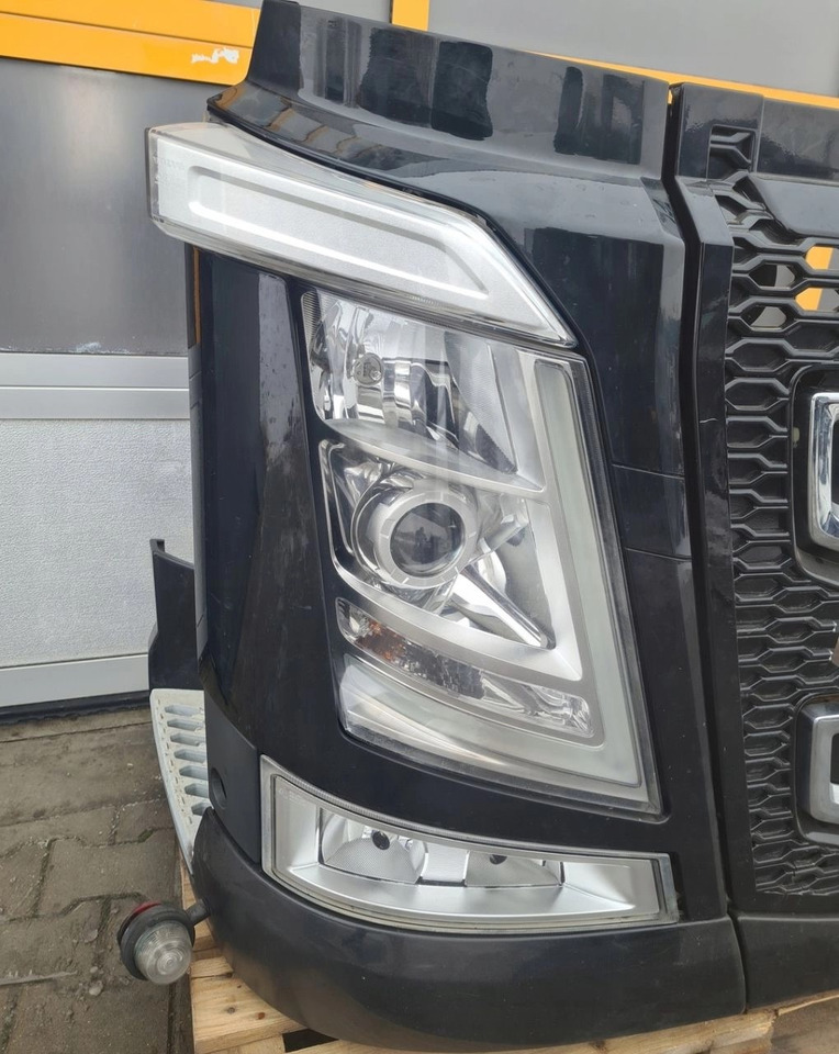 Pare-chocs KOMPLETNY PRZÓD LAMPA XENON ATRAPA GRILL ZDERZAK VOLVO FH 4 FH 16 EURO 6: photos 8
