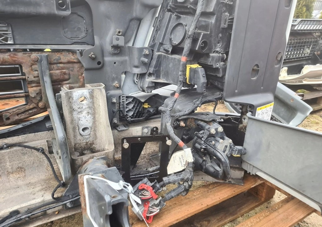 Pare-chocs KOMPLETNY PRZÓD LAMPA XENON ATRAPA GRILL ZDERZAK VOLVO FH 4 FH 16 EURO 6: photos 14
