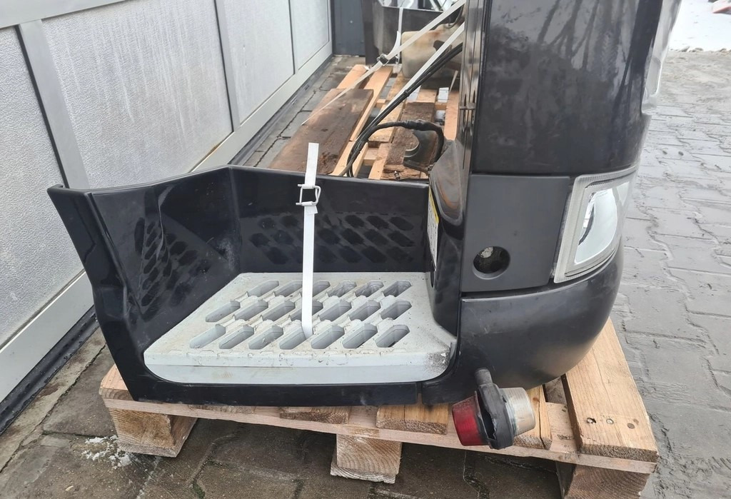 Pare-chocs KOMPLETNY PRZÓD LAMPA XENON ATRAPA GRILL ZDERZAK VOLVO FH 4 FH 16 EURO 6: photos 10