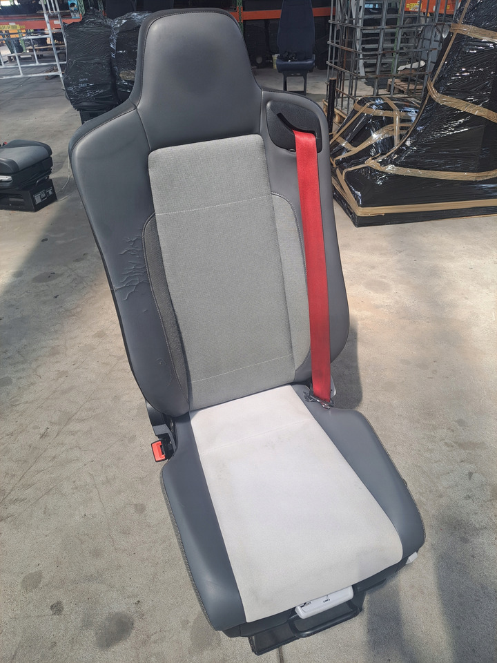 RENAULT FOTEL SIEDZENIE KIEROWCY RENAULT RANGE GAMA T C K - Siège pour Camion: photos 1 RENAULT FOTEL SIEDZENIE KIEROWCY RENAULT RANGE GAMA T C K - Siège pour Camion: photos 1