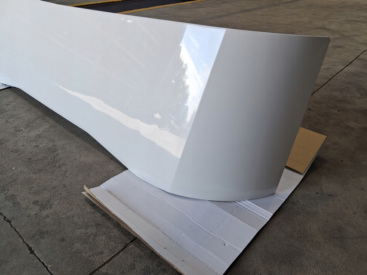 RENAULT MASKA ATRAPA PRZÓD KABINY ORYGINAŁ RENAULT GAMA T EURO 6 - Capot pour Camion: photos 3 RENAULT MASKA ATRAPA PRZÓD KABINY ORYGINAŁ RENAULT GAMA T EURO 6 - Capot pour Camion: photos 3