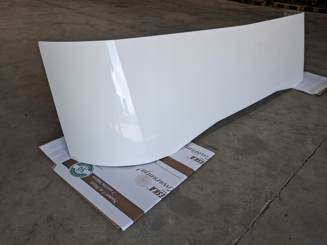 RENAULT MASKA ATRAPA PRZÓD KABINY ORYGINAŁ RENAULT GAMA T EURO 6 - Capot pour Camion: photos 2 RENAULT MASKA ATRAPA PRZÓD KABINY ORYGINAŁ RENAULT GAMA T EURO 6 - Capot pour Camion: photos 2