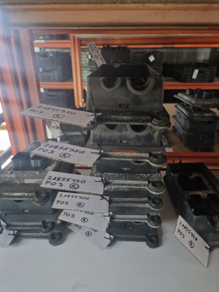 RENAULT STEROWNIK CCIOM RENAULT GAMA T RANGE 22053866 P01 - Bloc de gestion pour Camion: photos 3 RENAULT STEROWNIK CCIOM RENAULT GAMA T RANGE 22053866 P01 - Bloc de gestion pour Camion: photos 3