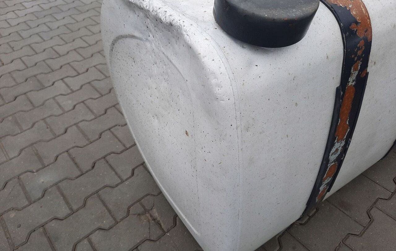 Renault ZBIORNIK PALIWA RENAULT DXI VOLVO FH FM 110X70X70 20503506 - Réservoir de carburant pour Camion: photos 1 Renault ZBIORNIK PALIWA RENAULT DXI VOLVO FH FM 110X70X70 20503506 - Réservoir de carburant pour Camion: photos 1