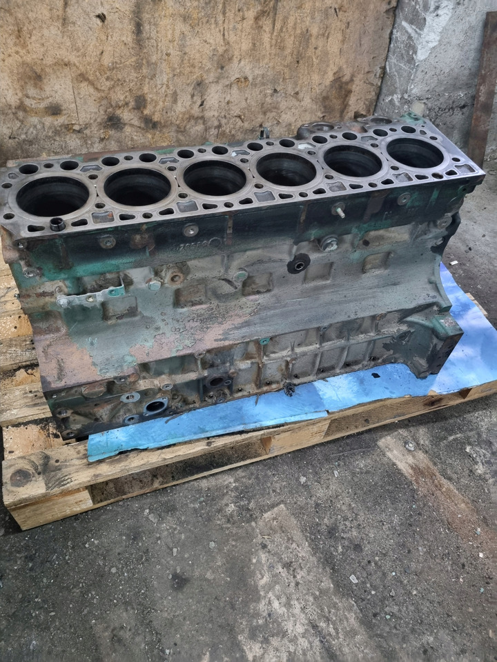 VOLVO BLOK SILNIKA GOŁY SŁUPEK VOLVO FL FE RENAULT PREMIUM MIDLUM DXI 7 D7F - Bloc-cylindres pour Camion: photos 1 VOLVO BLOK SILNIKA GOŁY SŁUPEK VOLVO FL FE RENAULT PREMIUM MIDLUM DXI 7 D7F - Bloc-cylindres pour Camion: photos 1