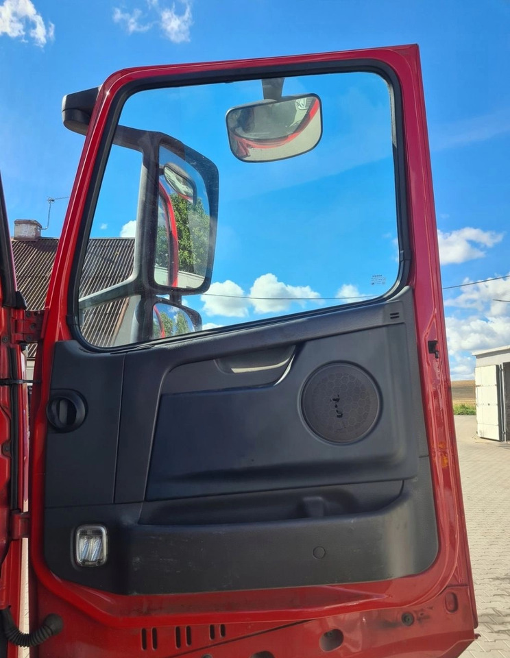 VOLVO DRZWI KOMPLETNE PRAWE VOLVO FH 13 LIFT EURO 5 - Portière et pièces pour Camion: photos 4 VOLVO DRZWI KOMPLETNE PRAWE VOLVO FH 13 LIFT EURO 5 - Portière et pièces pour Camion: photos 4