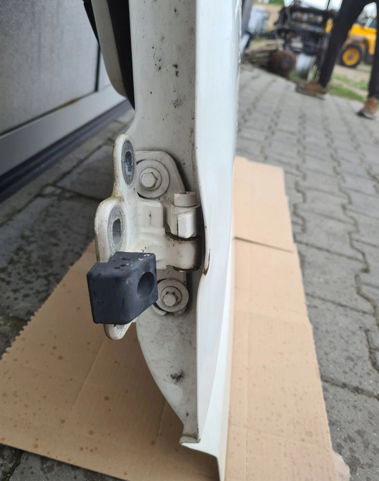 Portière et pièces VOLVO FH 4 EURO 6 DRZWI KOMPLETNE LEWE KOD LAKIERU  1108-1: photos 9