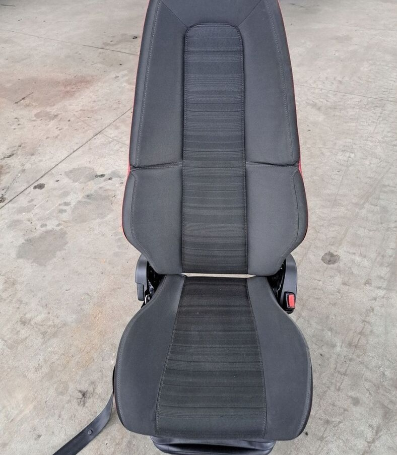 VOLVO FOTEL PASAŻERA PRAWY VOLVO FH 4 FM 4 - Siège pour Camion: photos 2 VOLVO FOTEL PASAŻERA PRAWY VOLVO FH 4 FM 4 - Siège pour Camion: photos 2