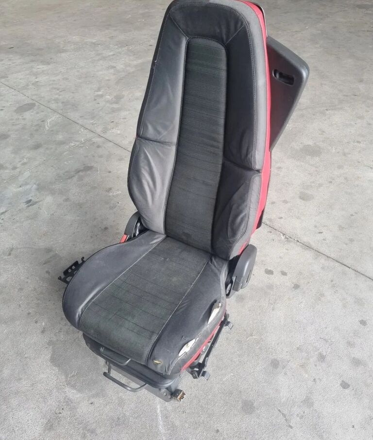 VOLVO FOTEL PNEUMATYCZNY KIEROWCY LEWY VOLVO FH 4 FM 4 AUTOMAT - Siège pour Camion: photos 1 VOLVO FOTEL PNEUMATYCZNY KIEROWCY LEWY VOLVO FH 4 FM 4 AUTOMAT - Siège pour Camion: photos 1