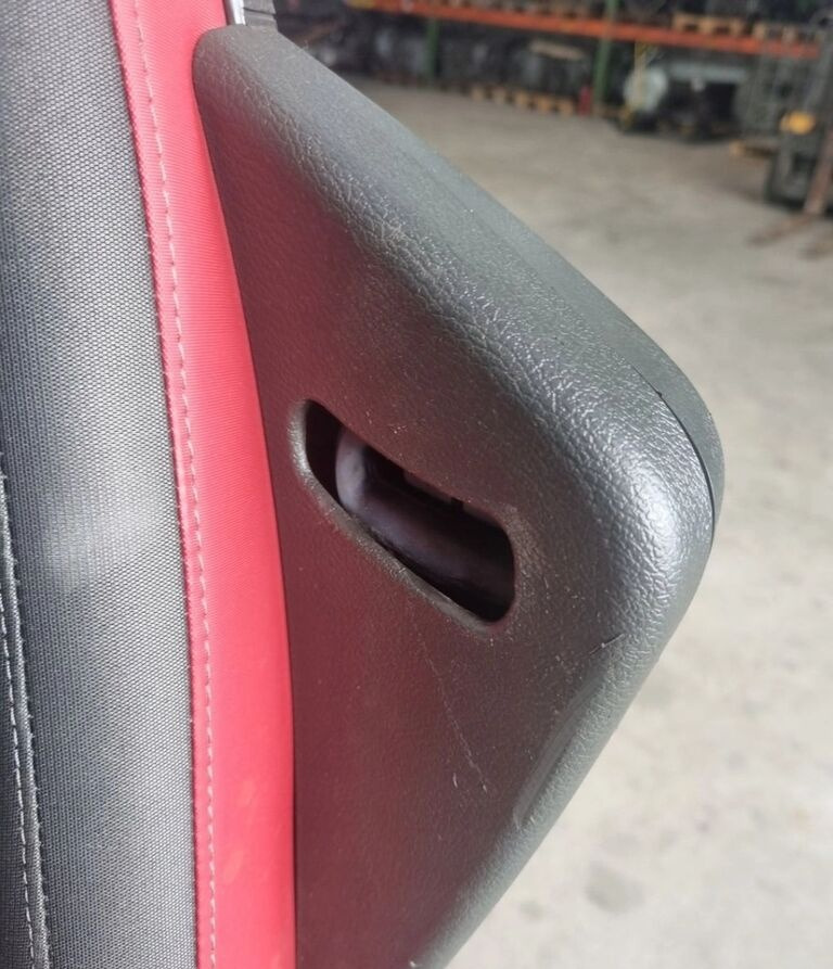 VOLVO FOTEL PNEUMATYCZNY KIEROWCY LEWY VOLVO FH 4 FM 4 AUTOMAT - Siège pour Camion: photos 3 VOLVO FOTEL PNEUMATYCZNY KIEROWCY LEWY VOLVO FH 4 FM 4 AUTOMAT - Siège pour Camion: photos 3