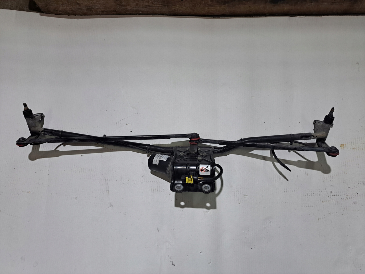 VOLVO MECHANIZM WYCIERACZEK KOMPLET VOLVO FH 4 EURO 6 - Essuie-glace pour Camion: photos 1 VOLVO MECHANIZM WYCIERACZEK KOMPLET VOLVO FH 4 EURO 6 - Essuie-glace pour Camion: photos 1