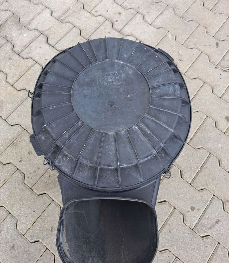 VOLVO OBUDOWA FILTRA POWIETRZA VOLVO FH FM 4 13 LIFT RENAULT GAMA T - Filtre à air pour Camion: photos 2 VOLVO OBUDOWA FILTRA POWIETRZA VOLVO FH FM 4 13 LIFT RENAULT GAMA T - Filtre à air pour Camion: photos 2