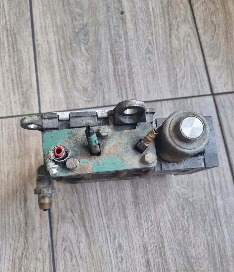 VOLVO ZAWÓR HAMULCA GÓRSKIEGO GÓRSKI VOLVO FH 16 D16E - Valve de frein pour Camion: photos 2 VOLVO ZAWÓR HAMULCA GÓRSKIEGO GÓRSKI VOLVO FH 16 D16E - Valve de frein pour Camion: photos 2