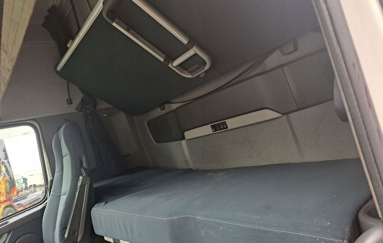 Volvo LIFT XL 12/13R FH 13 - Cabine pour Camion: photos 5 Volvo LIFT XL 12/13R FH 13 - Cabine pour Camion: photos 5