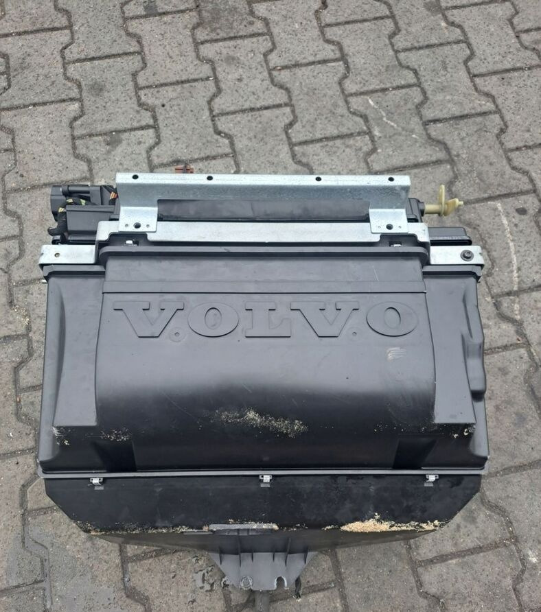 Volvo NAGRZEWNICA KOMPLETNA VOLVO FH FM 9 13 LIFT - Chauffage/ Ventilation pour Camion: photos 2 Volvo NAGRZEWNICA KOMPLETNA VOLVO FH FM 9 13 LIFT - Chauffage/ Ventilation pour Camion: photos 2