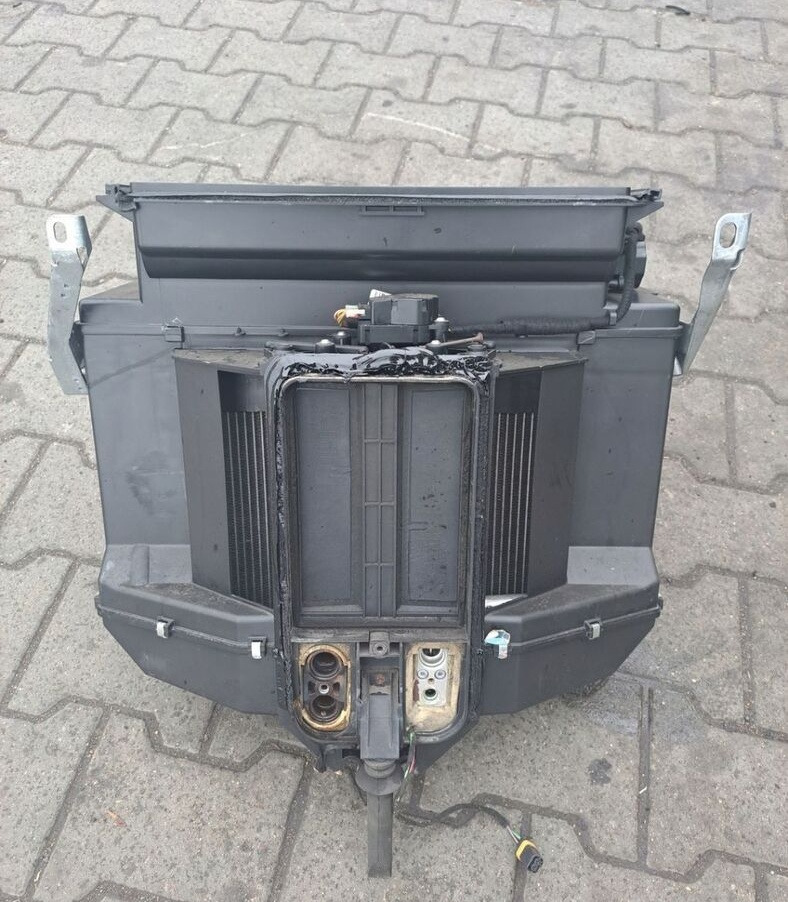 Volvo NAGRZEWNICA KOMPLETNA VOLVO FH FM 9 13 LIFT - Chauffage/ Ventilation pour Camion: photos 1 Volvo NAGRZEWNICA KOMPLETNA VOLVO FH FM 9 13 LIFT - Chauffage/ Ventilation pour Camion: photos 1