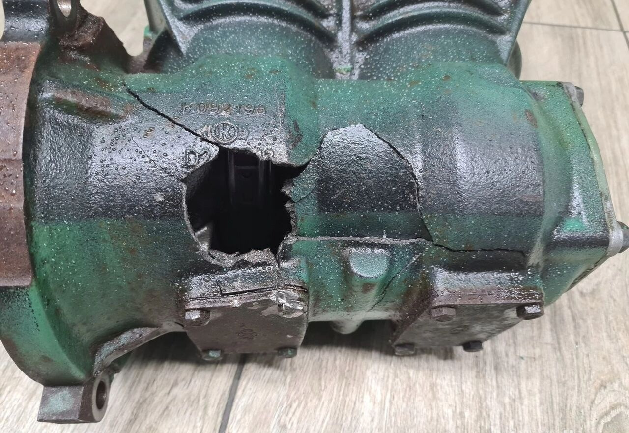 Volvo SPRĘŻARKA KOMPRESOR POWIETRZA FH 4 FH 16 EURO 6 22083113   Volvo VOLVO FH 4 FH 16 EURO 6 22083113 - Compresseur de climatisation pour Camion: photos 4 Volvo SPRĘŻARKA KOMPRESOR POWIETRZA FH 4 FH 16 EURO 6 22083113   Volvo VOLVO FH 4 FH 16 EURO 6 22083113 - Compresseur de climatisation pour Camion: photos 4