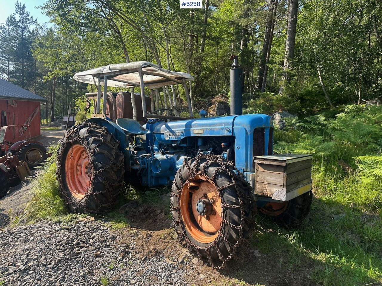 1963 Fordson Major 4x4 with splitter gearbox, Ako winch, and tire chains. SEE VIDEO. - Tracteur agricole: photos 1 1963 Fordson Major 4x4 with splitter gearbox, Ako winch, and tire chains. SEE VIDEO. - Tracteur agricole: photos 1