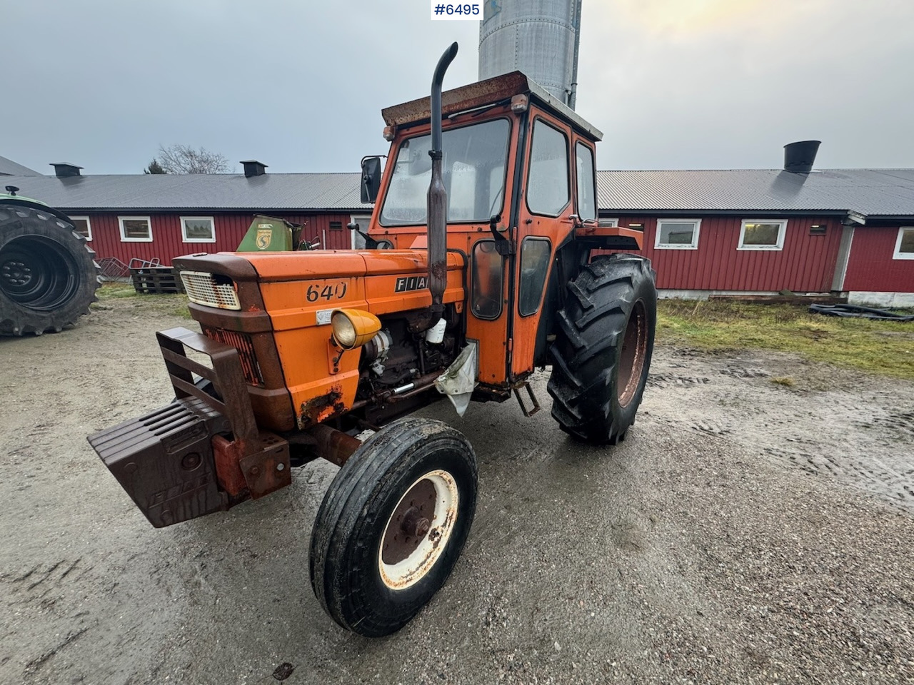1975 Fiat 640 tractor with/twin wheels and triangle. WATCH THE VIDEO! - Tracteur agricole: photos 1 1975 Fiat 640 tractor with/twin wheels and triangle. WATCH THE VIDEO! - Tracteur agricole: photos 1