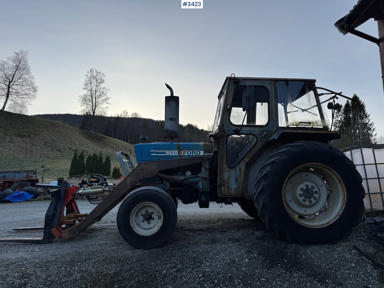 1981 Ford 4600 w/front loader, bucket and pallet fork. - Tracteur agricole: photos 5 1981 Ford 4600 w/front loader, bucket and pallet fork. - Tracteur agricole: photos 5
