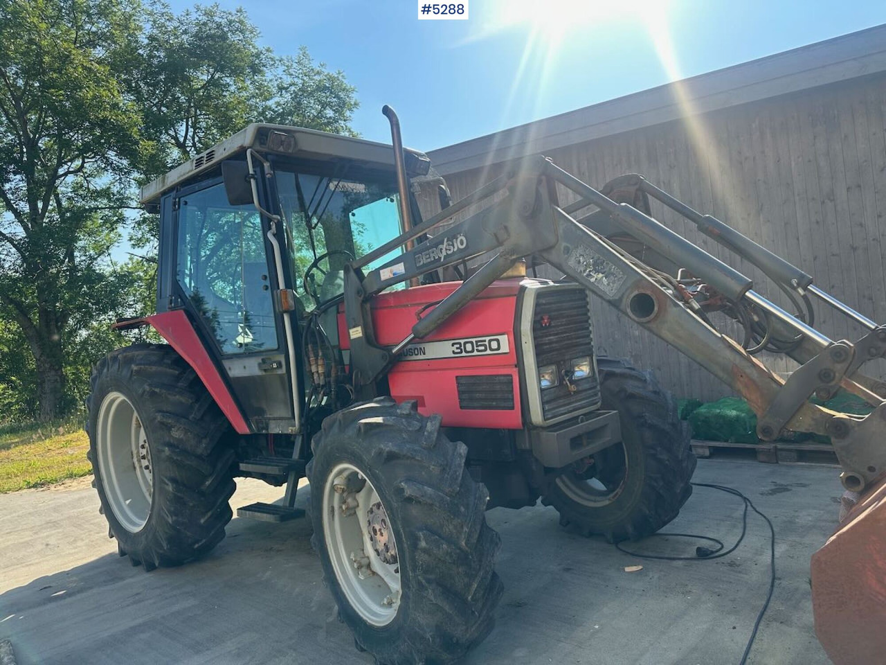 1987 Massey-Ferguson with front loader and round bale lifter. SEE VIDEO. - Tracteur agricole: photos 2 1987 Massey-Ferguson with front loader and round bale lifter. SEE VIDEO. - Tracteur agricole: photos 2