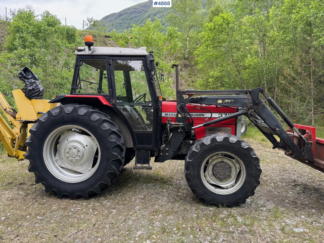 1988 Massey Ferguson 375 w/front loader - Tracteur agricole: photos 1 1988 Massey Ferguson 375 w/front loader - Tracteur agricole: photos 1