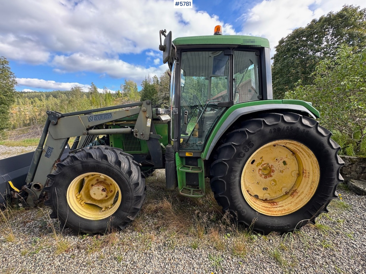 1993 John Deere 6300 w/ front loader and plow plate. - Tracteur agricole: photos 1 1993 John Deere 6300 w/ front loader and plow plate. - Tracteur agricole: photos 1