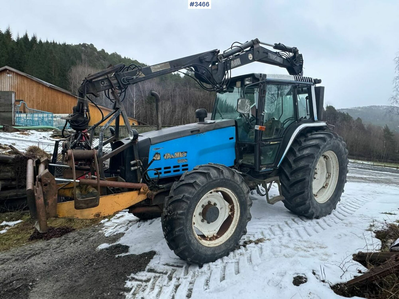 1993 Valmet 8100 m/ Hiab FMV Crane and timber trailer - Tracteur agricole: photos 1 1993 Valmet 8100 m/ Hiab FMV Crane and timber trailer - Tracteur agricole: photos 1