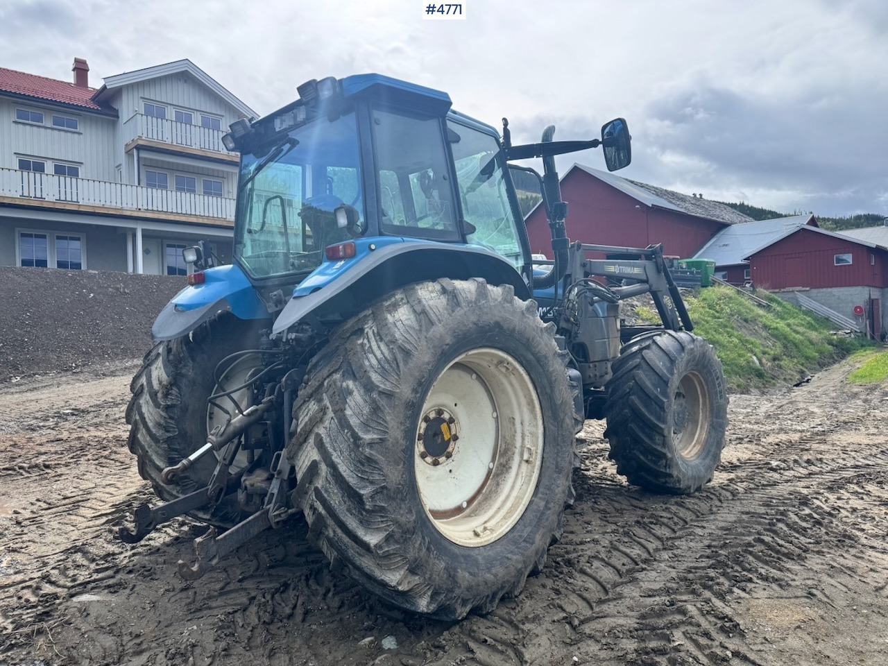 2000 New Holland TM135 4x4 w/ Front loader - Tracteur agricole: photos 3 2000 New Holland TM135 4x4 w/ Front loader - Tracteur agricole: photos 3