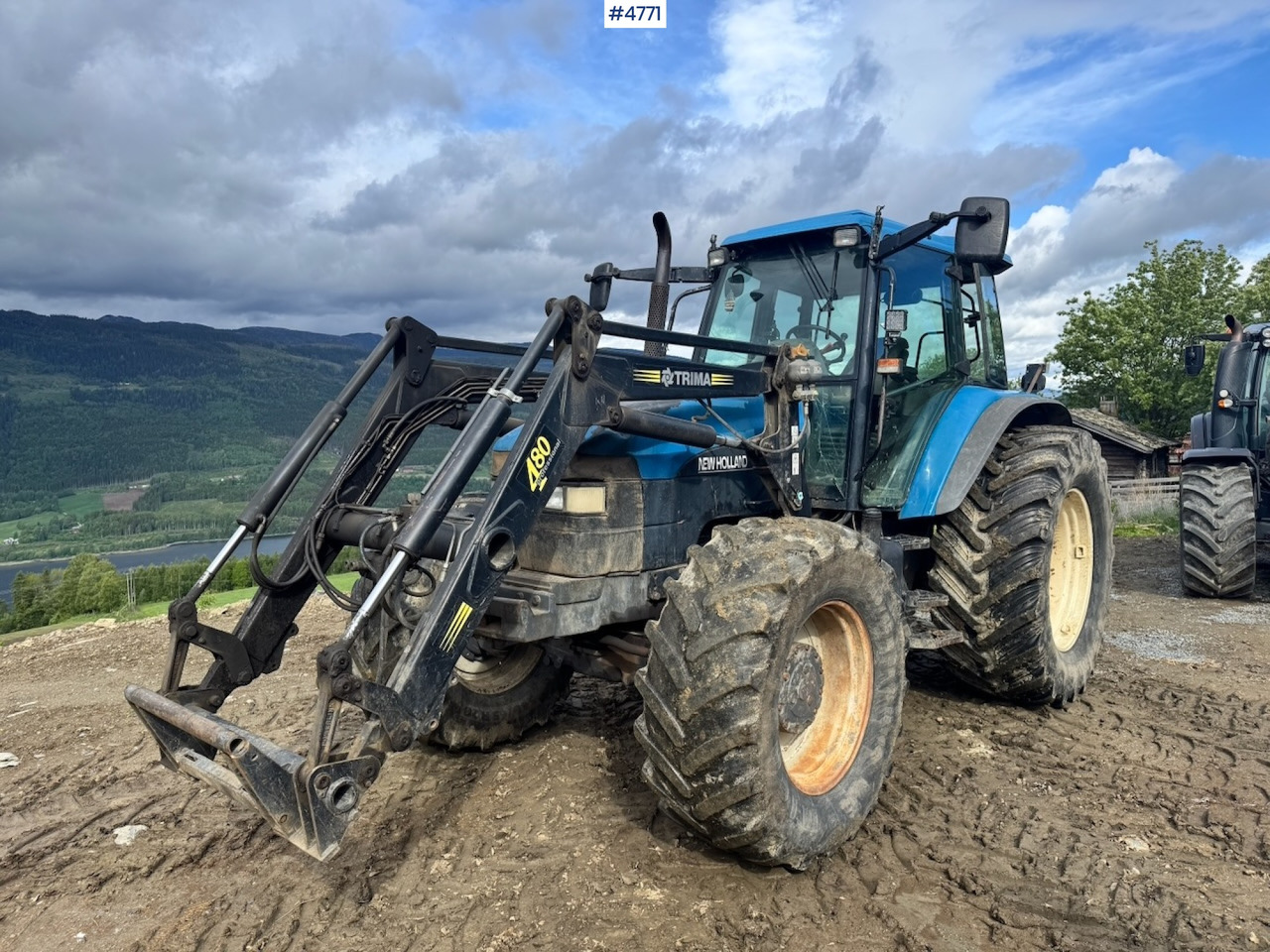 2000 New Holland TM135 4x4 w/ Front loader - Tracteur agricole: photos 2 2000 New Holland TM135 4x4 w/ Front loader - Tracteur agricole: photos 2