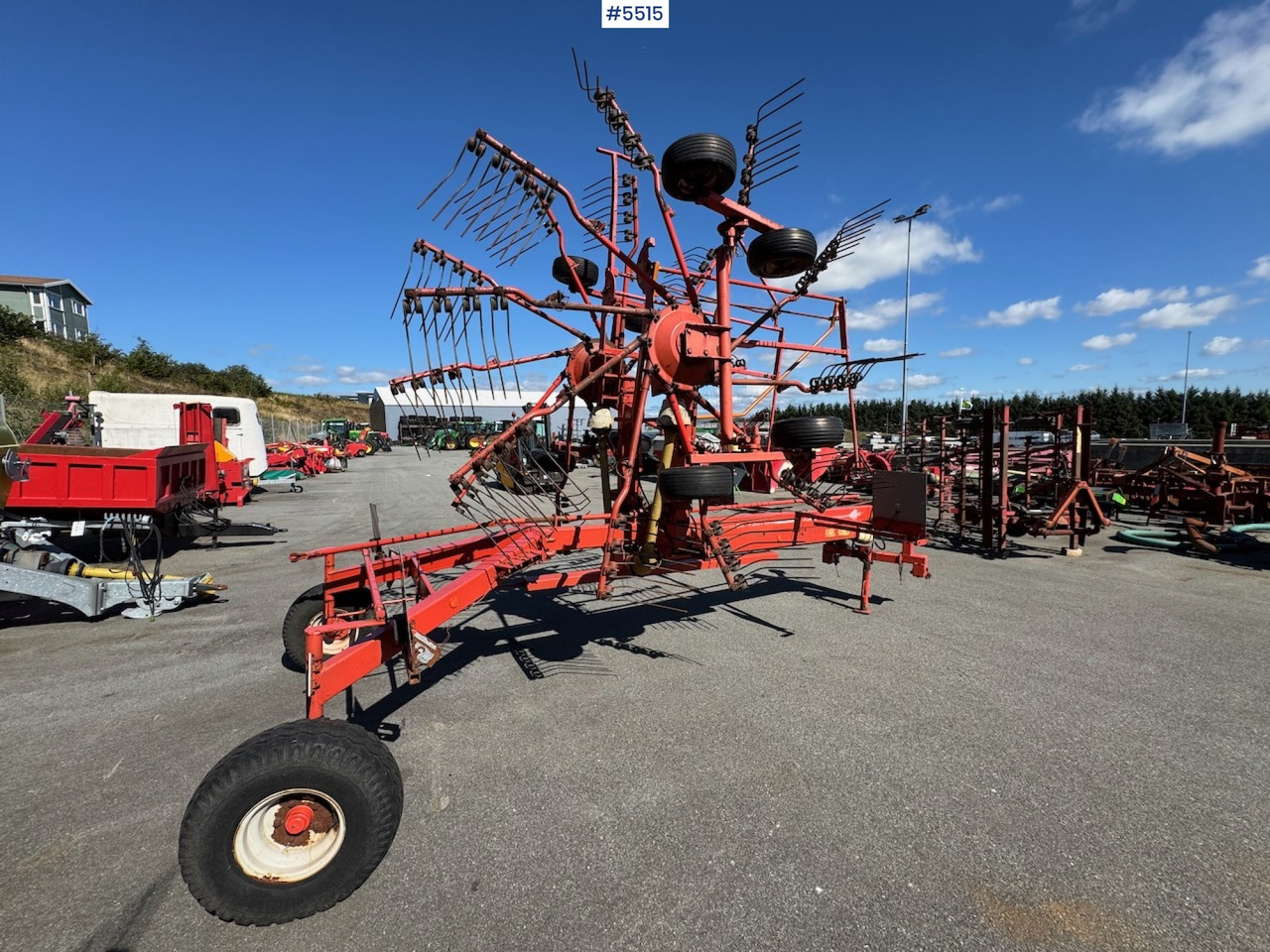 2002 Kuhn GA 7301 Collecting rake - Matériel de fenaison: photos 1 2002 Kuhn GA 7301 Collecting rake - Matériel de fenaison: photos 1