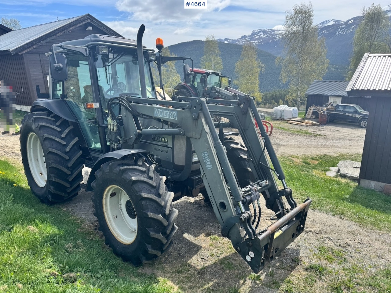 2003 Valtra A85-4 4x4 with Front Loader – 4450 hours! - Tracteur agricole: photos 3 2003 Valtra A85-4 4x4 with Front Loader – 4450 hours! - Tracteur agricole: photos 3