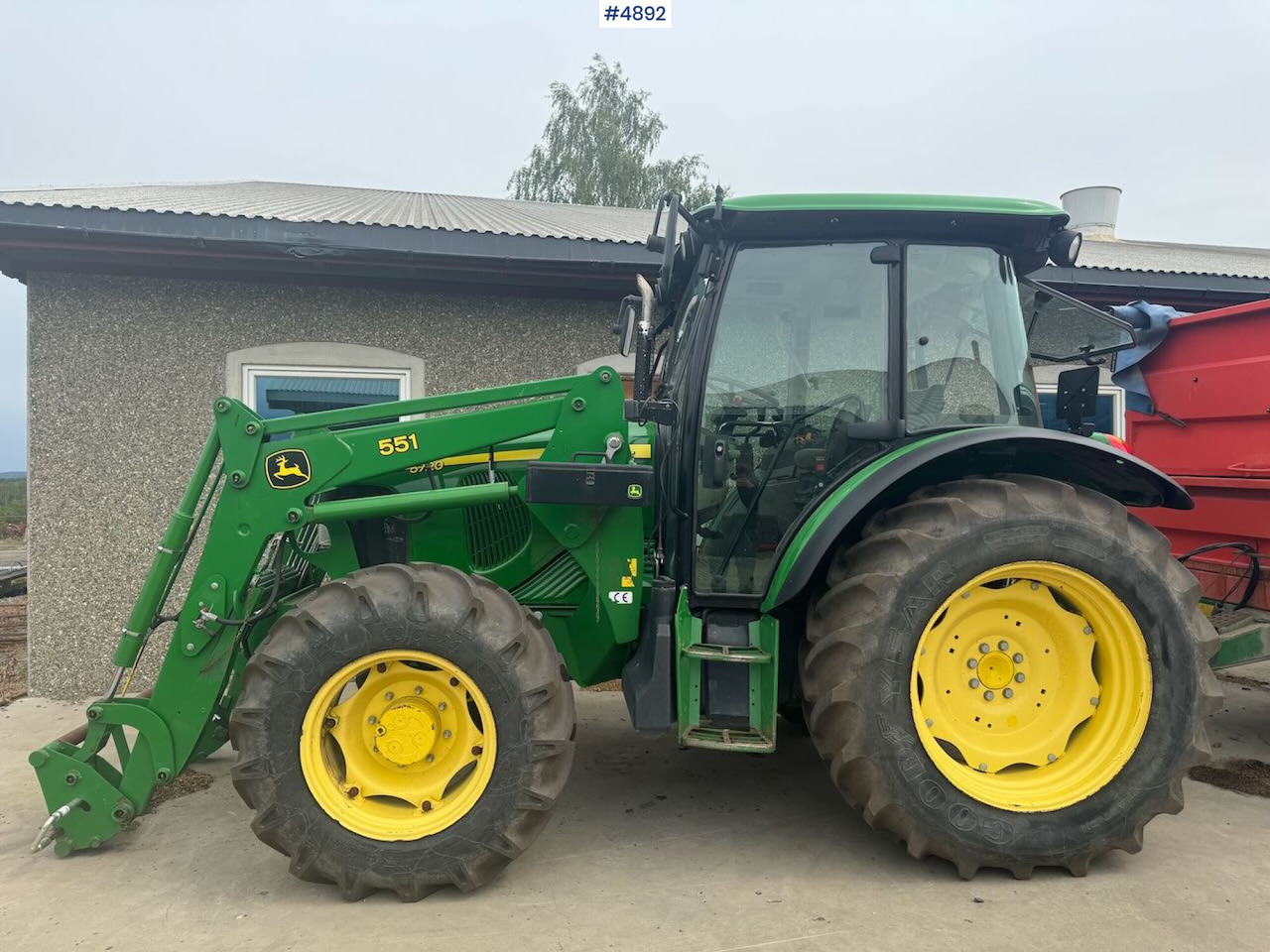 2004 John Deere 5720 4x4 w/ front loader - Tracteur agricole: photos 2 2004 John Deere 5720 4x4 w/ front loader - Tracteur agricole: photos 2