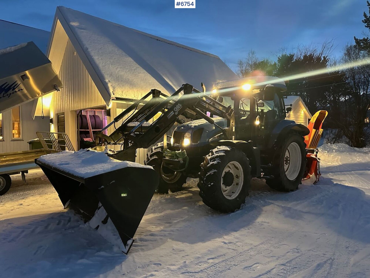 2004 New Holland TS115A 4x4 w/ Front loader, bucket, grading bucket and snow blower. - Tracteur agricole: photos 2 2004 New Holland TS115A 4x4 w/ Front loader, bucket, grading bucket and snow blower. - Tracteur agricole: photos 2