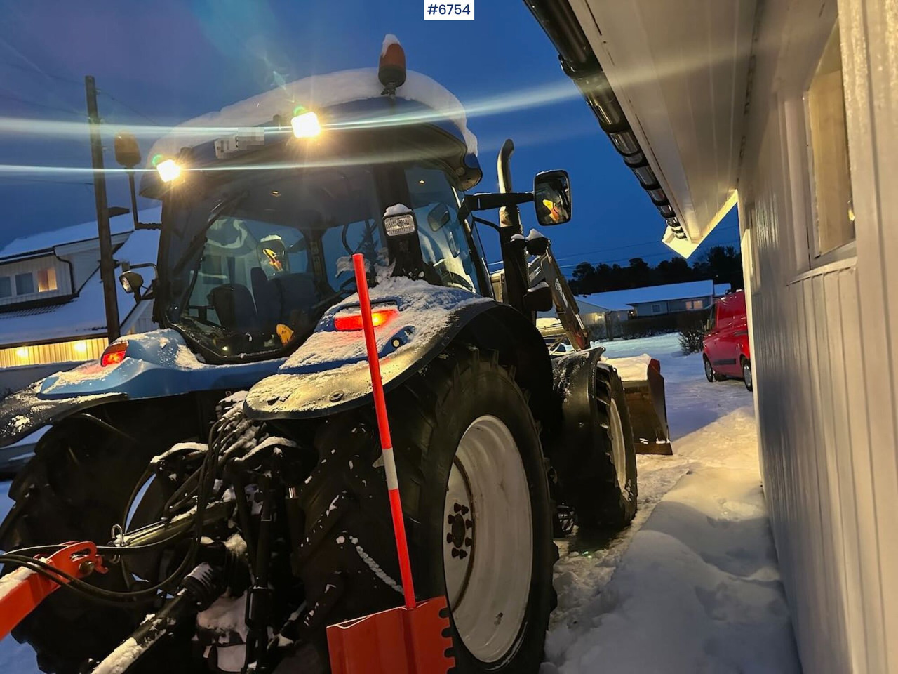 2004 New Holland TS115A 4x4 w/ Front loader, bucket, grading bucket and snow blower. - Tracteur agricole: photos 5 2004 New Holland TS115A 4x4 w/ Front loader, bucket, grading bucket and snow blower. - Tracteur agricole: photos 5