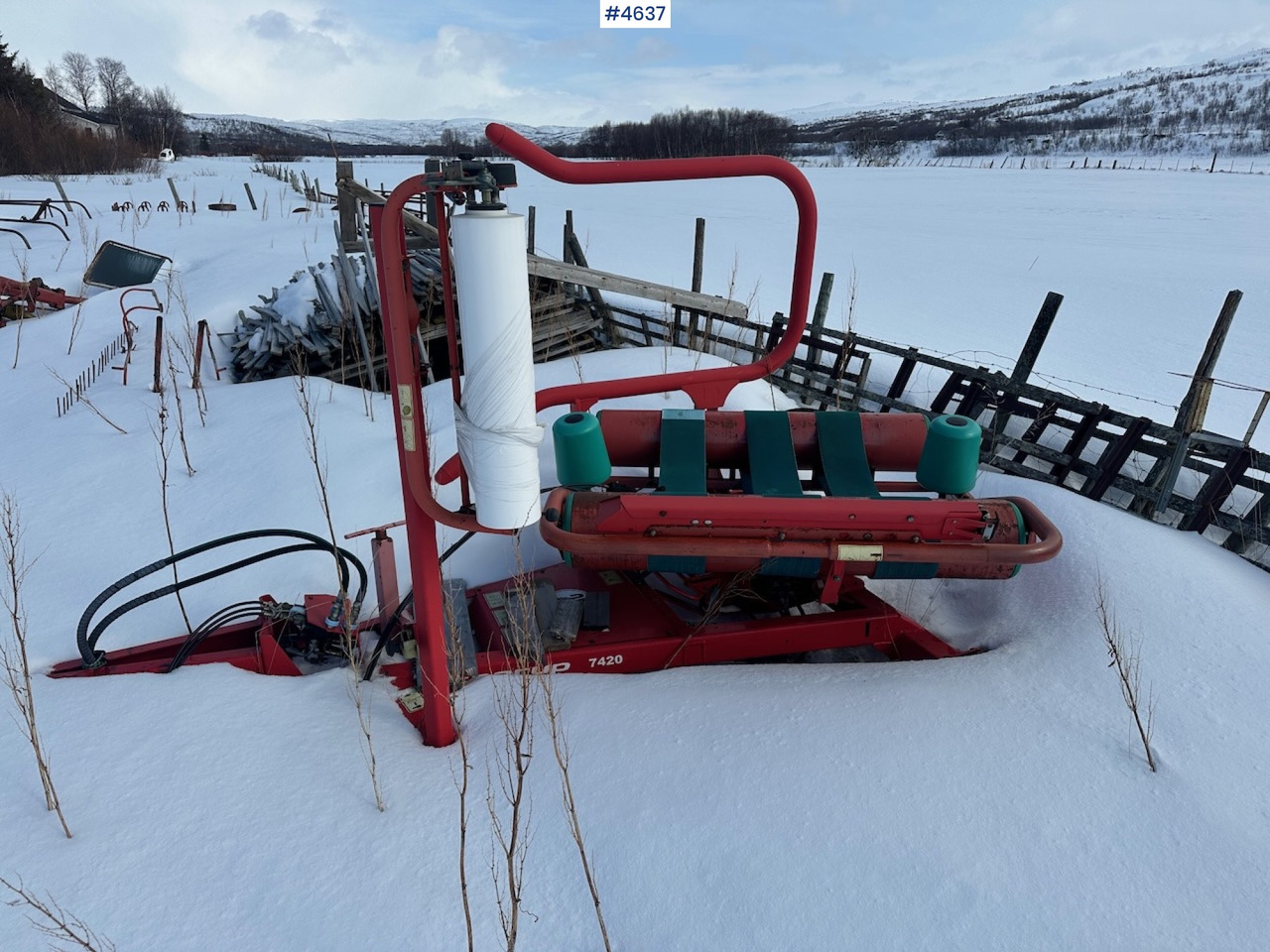 2004 Taarup 7420 Round bale wrapper - Matériel de fenaison: photos 1 2004 Taarup 7420 Round bale wrapper - Matériel de fenaison: photos 1