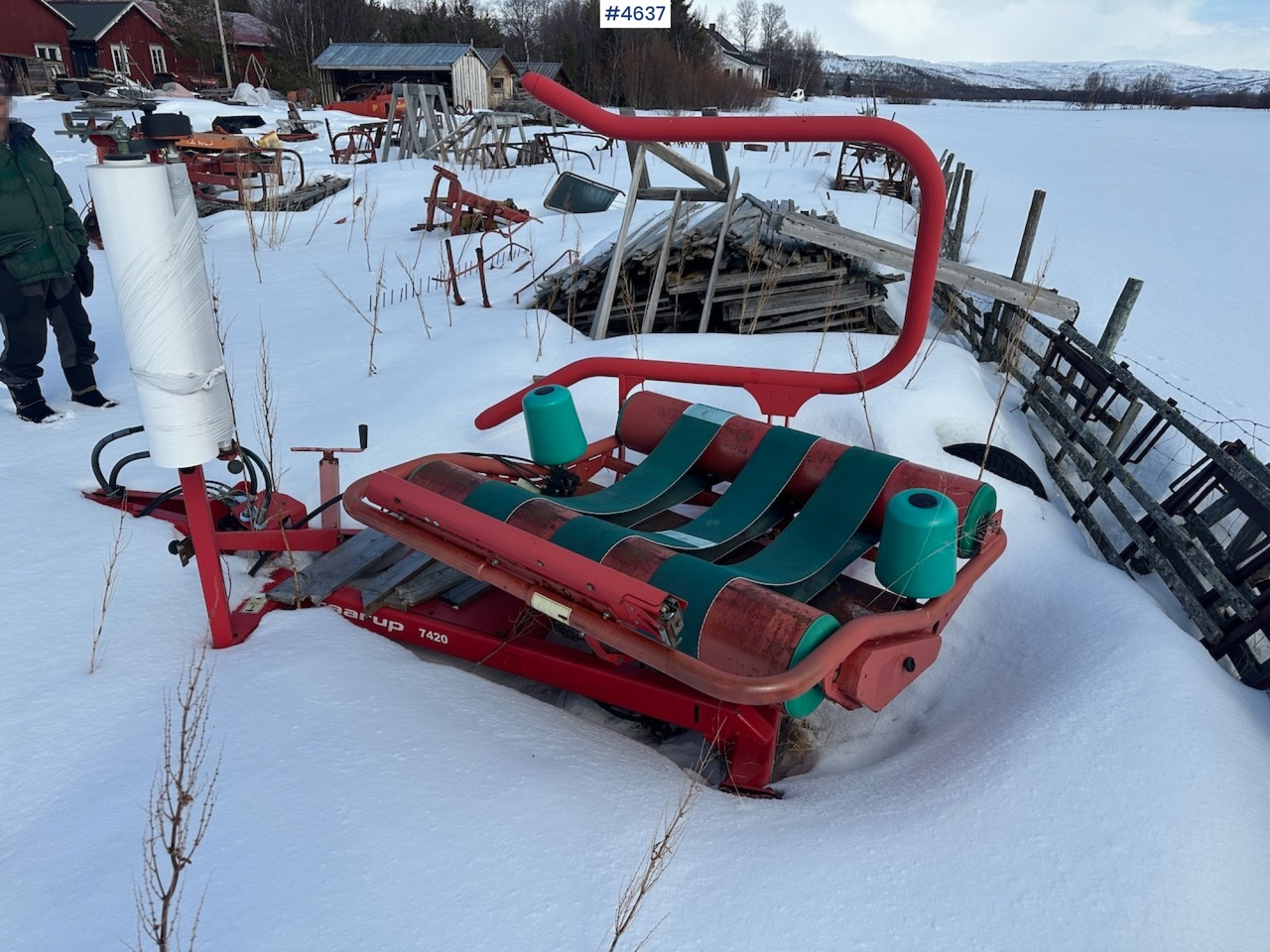2004 Taarup 7420 Round bale wrapper - Matériel de fenaison: photos 2 2004 Taarup 7420 Round bale wrapper - Matériel de fenaison: photos 2