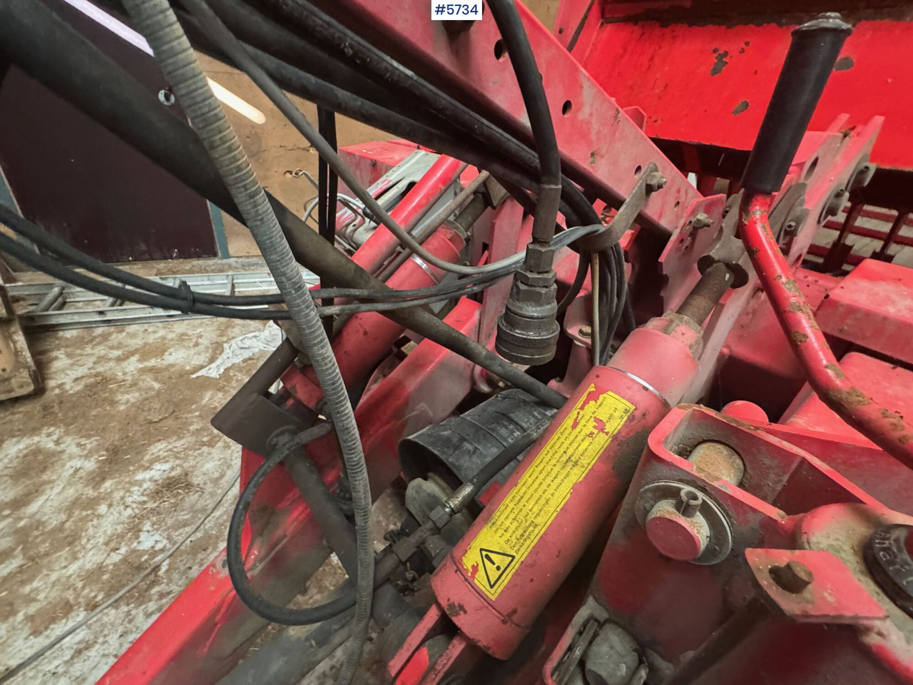 Matériel de fenaison 2005 Pottinger Euroboss 330t supermatic: photos 18 Matériel de fenaison 2005 Pottinger Euroboss 330t supermatic: photos 18