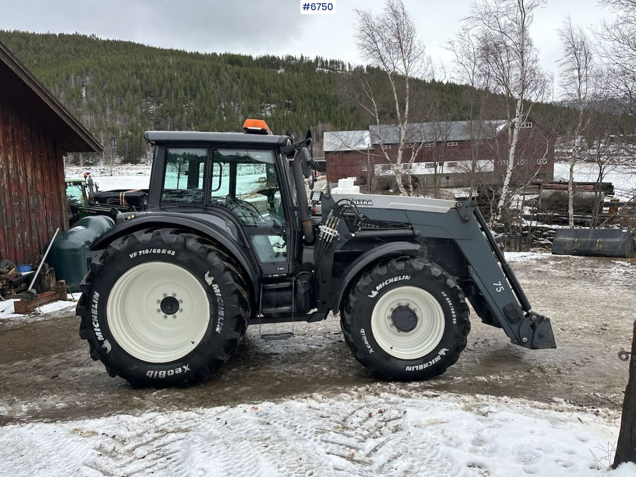 2006 Valtra T190 4x4 w/ Front loader and new gearbox! SEE VIDEO. - Tracteur agricole: photos 1 2006 Valtra T190 4x4 w/ Front loader and new gearbox! SEE VIDEO. - Tracteur agricole: photos 1
