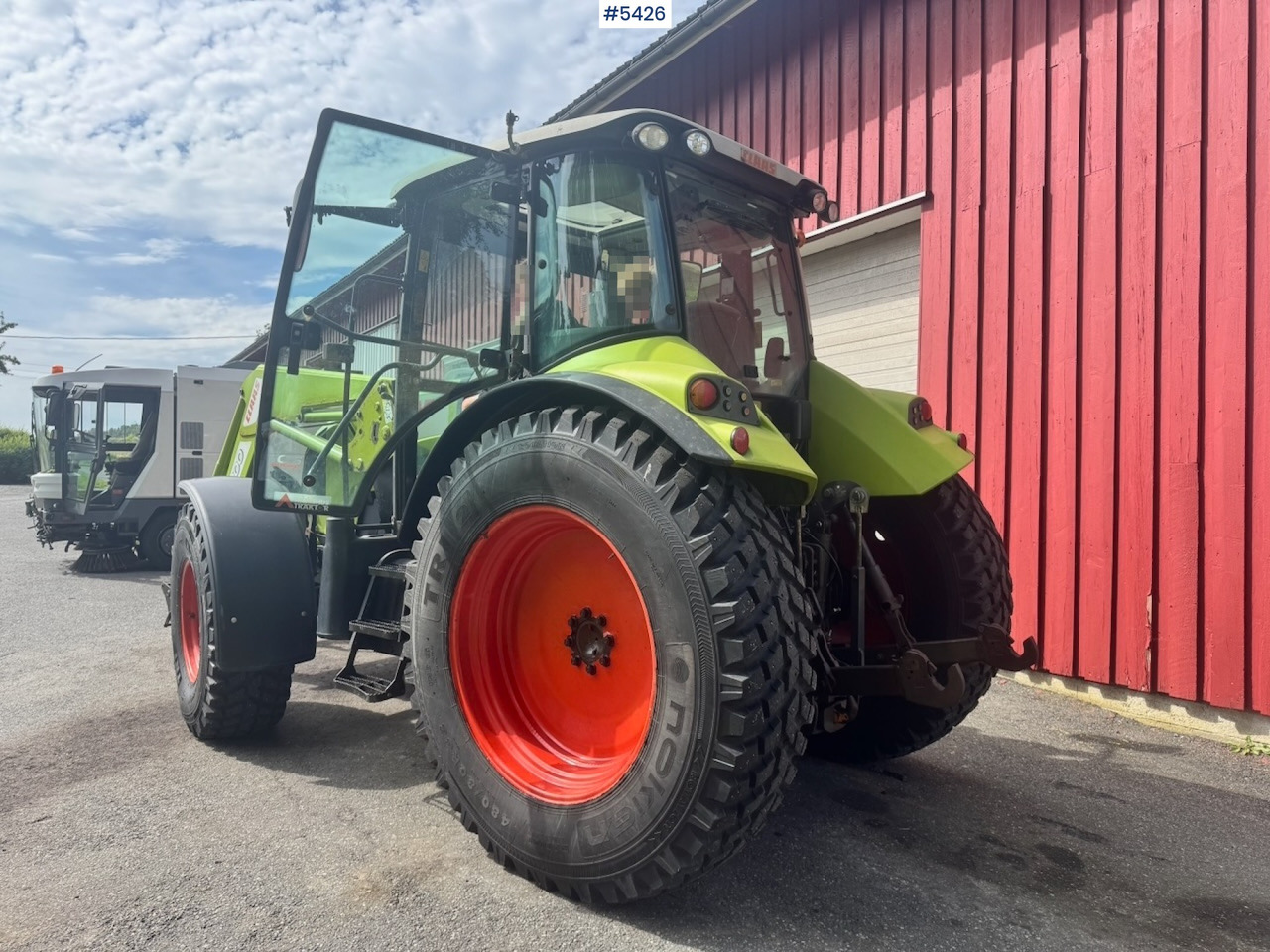 2011 Claas Arion 430 w/ Front loader and Plough. 3210 hours! - Tracteur agricole: photos 4 2011 Claas Arion 430 w/ Front loader and Plough. 3210 hours! - Tracteur agricole: photos 4