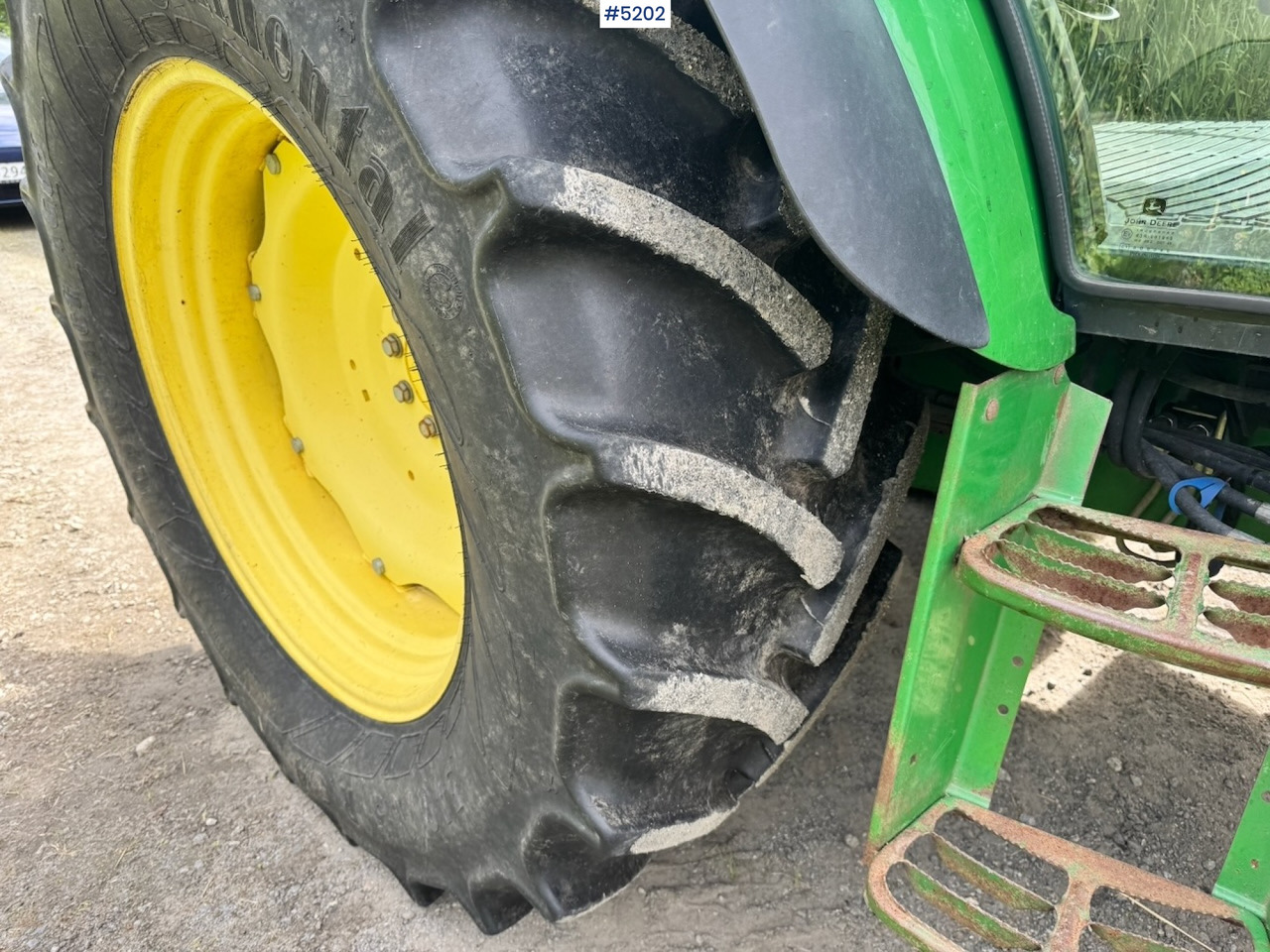 2011 John Deere 5100R 4x4 w/ Front loader and bucket. 2730 hours! - Tracteur agricole: photos 3 2011 John Deere 5100R 4x4 w/ Front loader and bucket. 2730 hours! - Tracteur agricole: photos 3