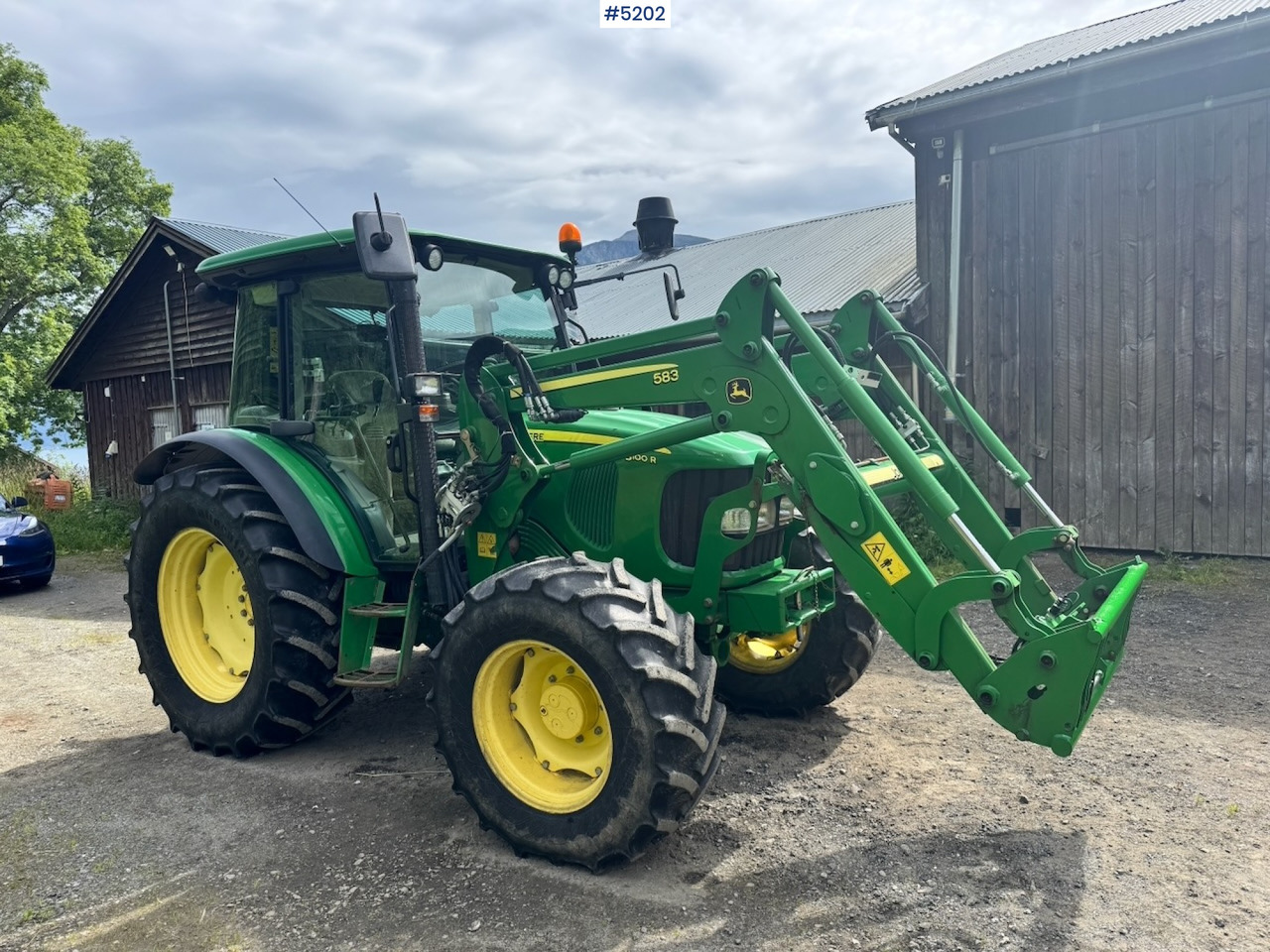 2011 John Deere 5100R 4x4 w/ Front loader and bucket. 2730 hours! - Tracteur agricole: photos 1 2011 John Deere 5100R 4x4 w/ Front loader and bucket. 2730 hours! - Tracteur agricole: photos 1