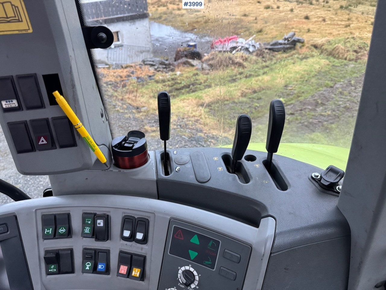 Crédit-bail de  2012 Claas Arion 640 w/ front loader 2012 Claas Arion 640 w/ front loader: photos 20
