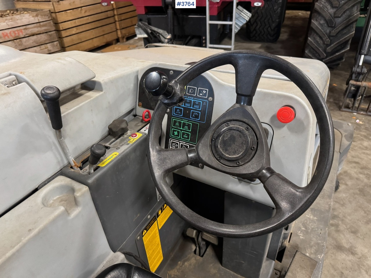 2012 Nilfisk CR 1200 broom and sweeper - Balayeuse industrielle: photos 4 2012 Nilfisk CR 1200 broom and sweeper - Balayeuse industrielle: photos 4