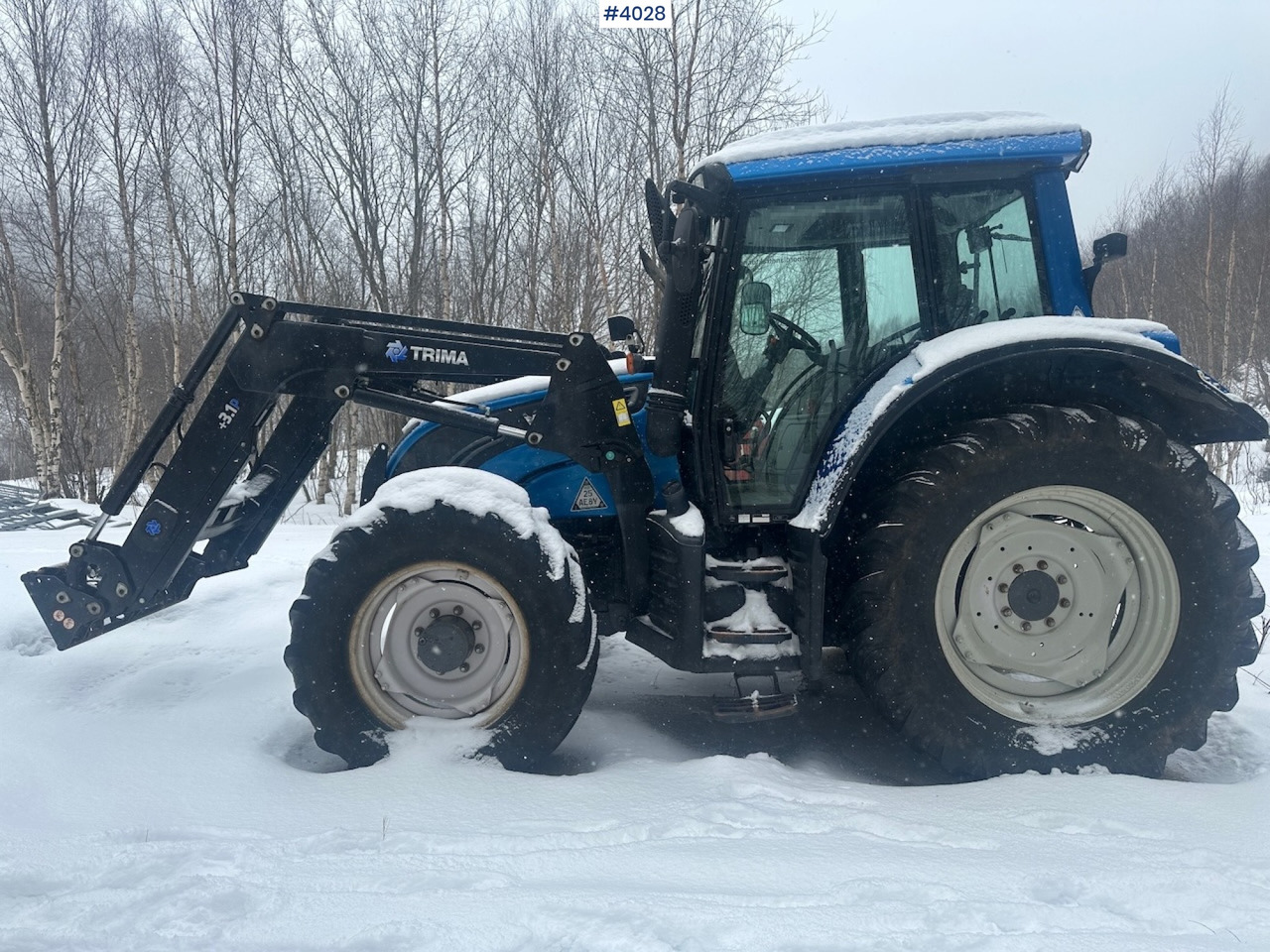 2012 Valtra N122 4x4 traktor w/ front loader and Dalen snow blower - Tracteur agricole: photos 3 2012 Valtra N122 4x4 traktor w/ front loader and Dalen snow blower - Tracteur agricole: photos 3
