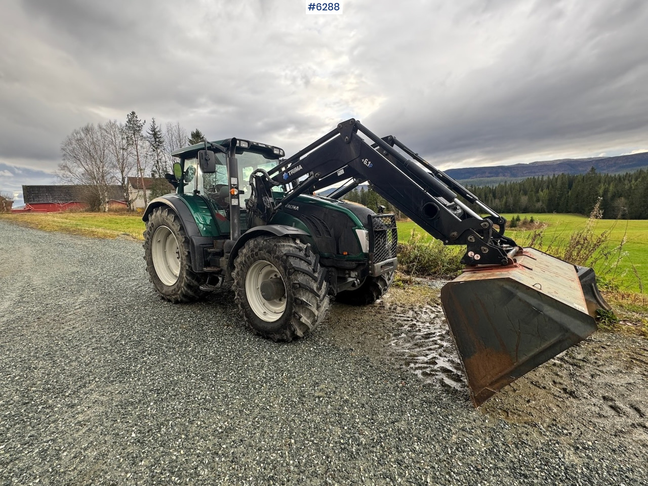 2013 Valtra T203 w/ Trima front loader, snow bucket, gravel bucket, pallet forks and timber clamp! - Tracteur agricole: photos 2 2013 Valtra T203 w/ Trima front loader, snow bucket, gravel bucket, pallet forks and timber clamp! - Tracteur agricole: photos 2