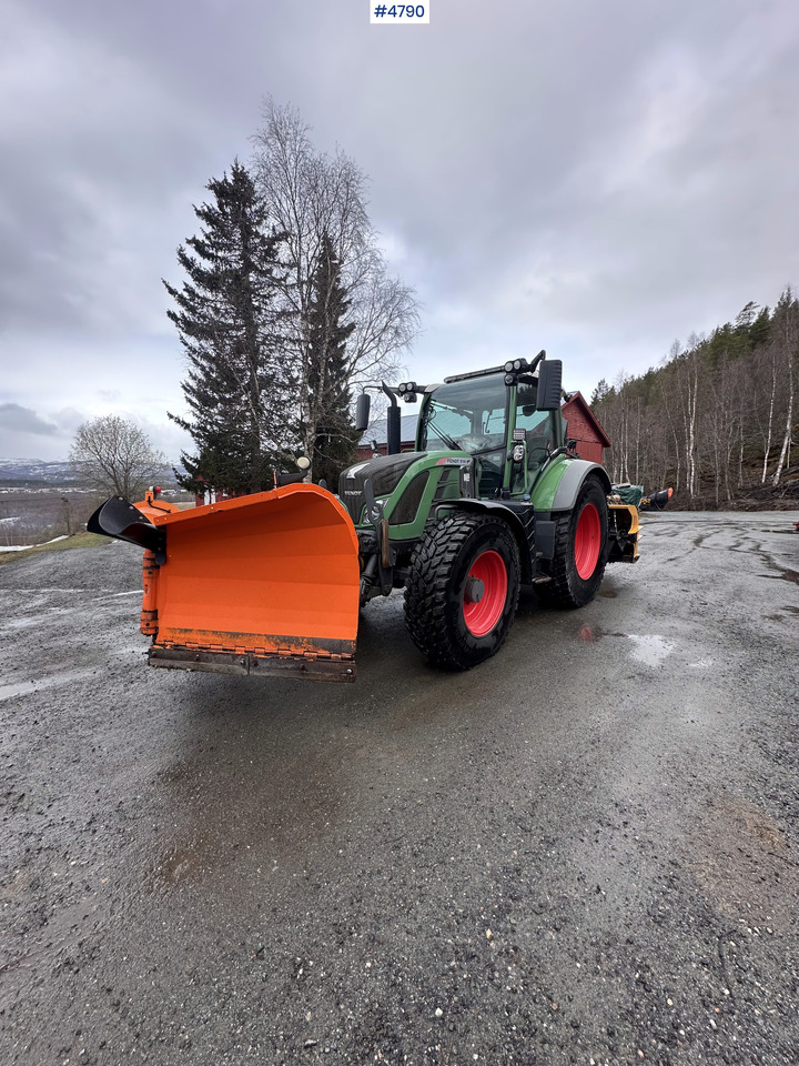 2014 Fendt 514 Vario 4x4 w/ front loader, folding plow, snow blower and sand spreader - Tracteur agricole: photos 1 2014 Fendt 514 Vario 4x4 w/ front loader, folding plow, snow blower and sand spreader - Tracteur agricole: photos 1