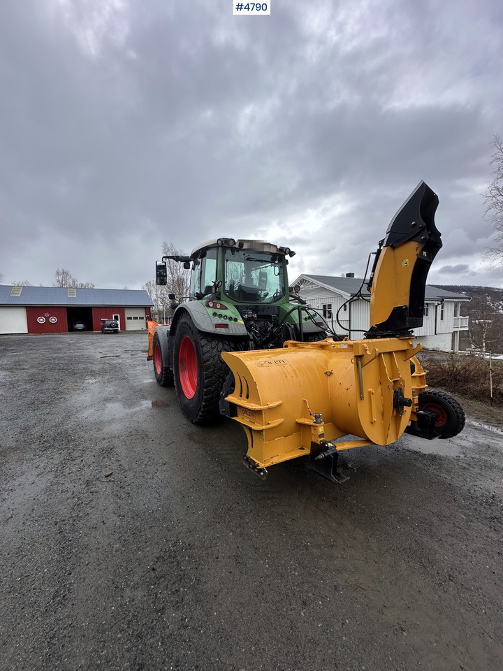 2014 Fendt 514 Vario 4x4 w/ front loader, folding plow, snow blower and sand spreader - Tracteur agricole: photos 3 2014 Fendt 514 Vario 4x4 w/ front loader, folding plow, snow blower and sand spreader - Tracteur agricole: photos 3