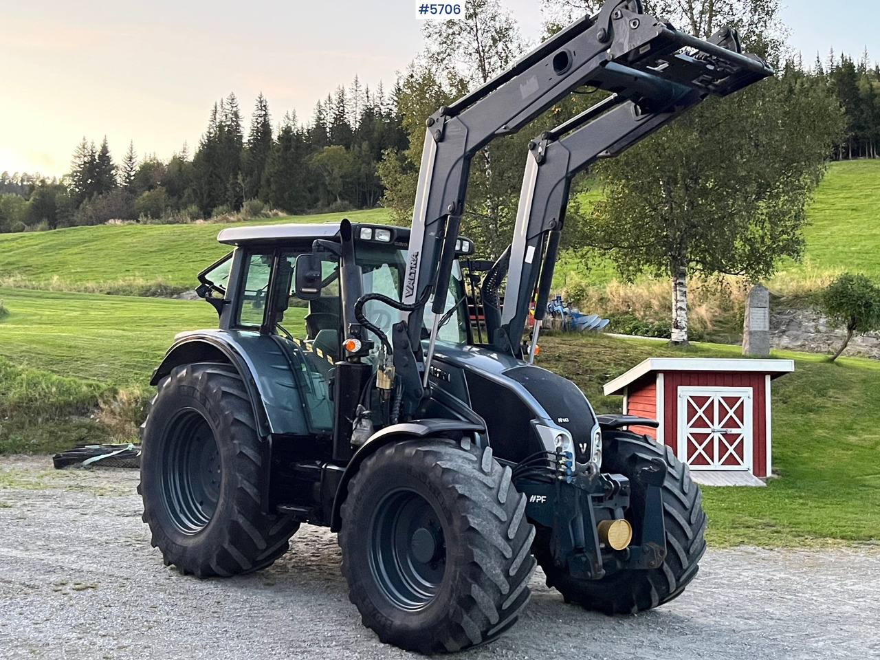 2014 Valtra N143 Direct, well equipped! - Tracteur agricole: photos 3 2014 Valtra N143 Direct, well equipped! - Tracteur agricole: photos 3